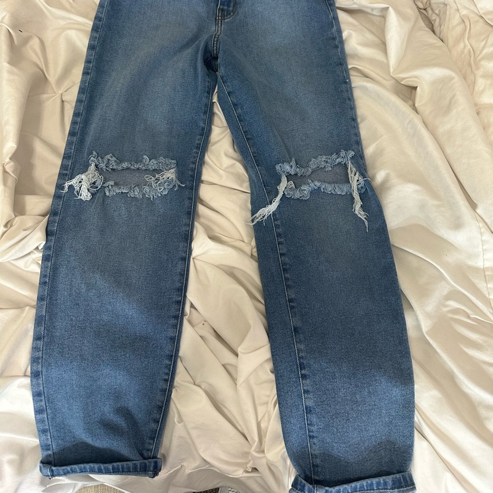 Knee Ripped Jeans - Picture 7 of 7